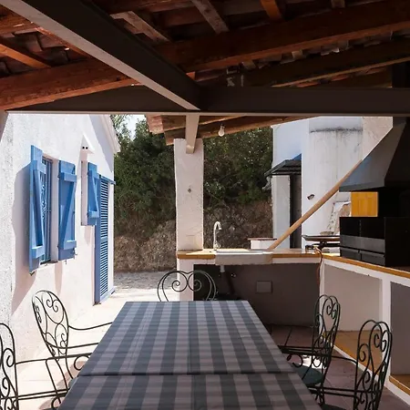 Casa vacanze Lets Holidays Big House With Bbq And Dining Outside Tossa de Mar
