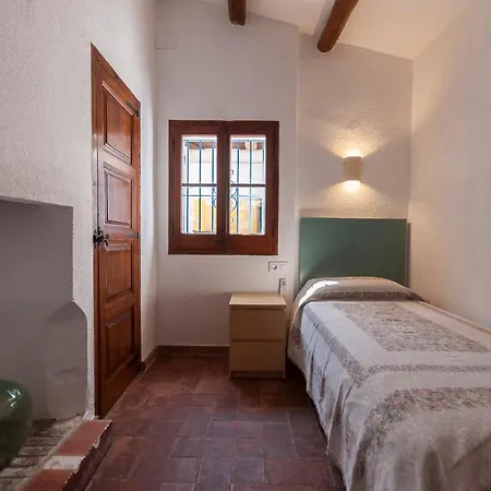 Let's Holidays 7 Xemeneies House Сasa de vacaciones