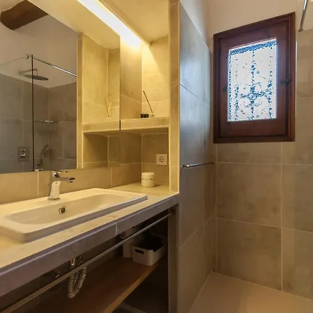 Let's Holidays 7 Xemeneies House Будинок відпочинку *