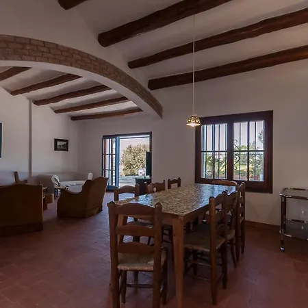 Let's Holidays 7 Xemeneies House Сasa de vacaciones *