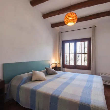 Let's Holidays 7 Xemeneies House Будинок відпочинку