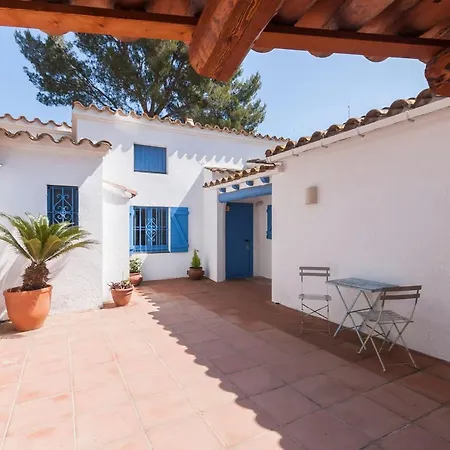 Let's Holidays 7 Xemeneies House