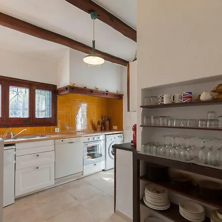 Prázdninový dům Lets Holidays Big House With Bbq And Dining Outside Tossa de Mar