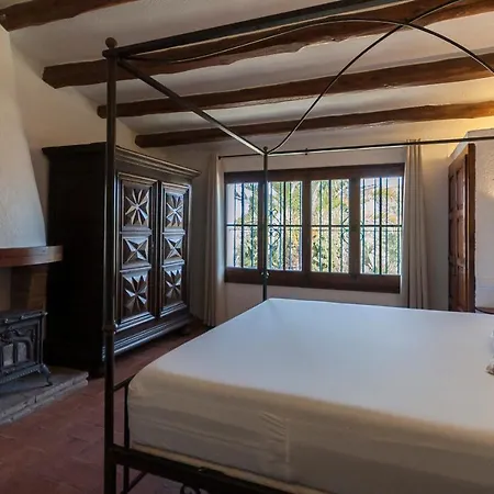 Let's Holidays 7 Xemeneies House