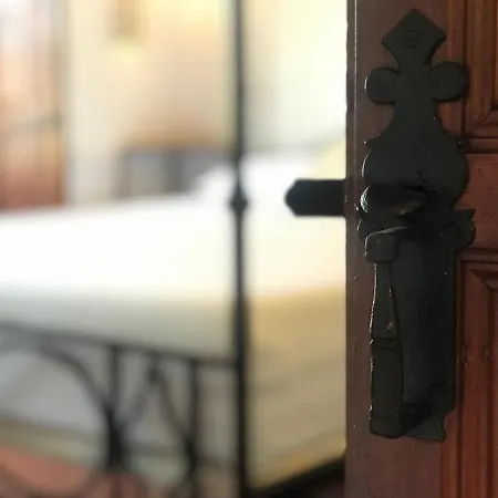 Будинок відпочинку Let's Holidays 7 Xemeneies House *