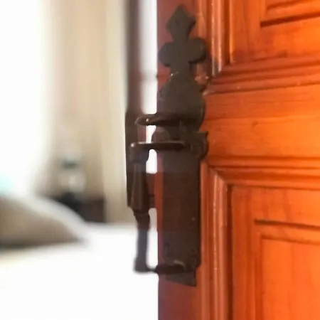 Let's Holidays 7 Xemeneies House Будинок відпочинку *