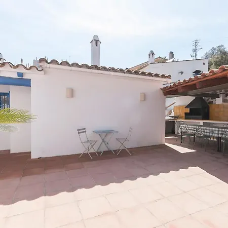 Lets Holidays Big House With Bbq And Dining Outside