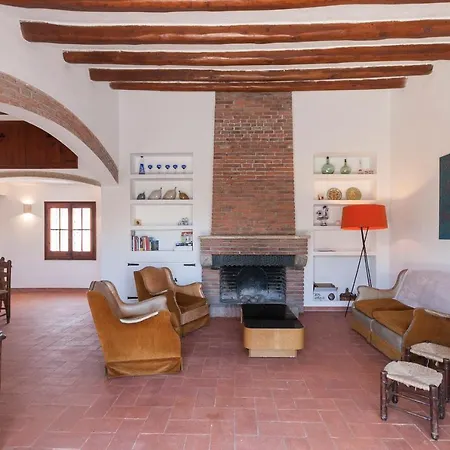 Lets Holidays Big House With Bbq And Dining Outside Casa de Férias Tossa de Mar