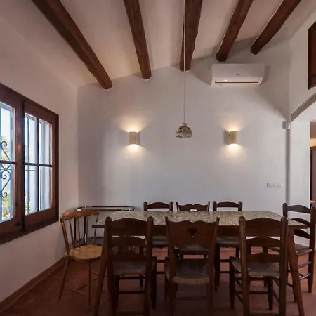 Let's Holidays 7 Xemeneies House Сasa de vacaciones