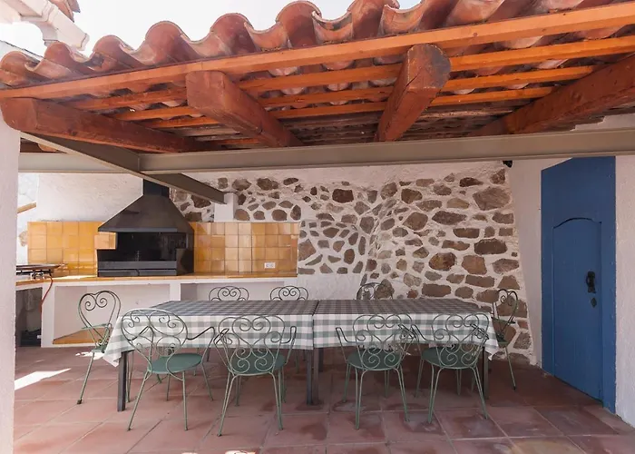 Сasa de vacaciones Lets Holidays Big House With Bbq And Dining Outside *