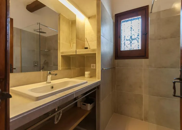 Lets Holidays Big House With Bbq And Dining Outside Сasa de vacaciones *