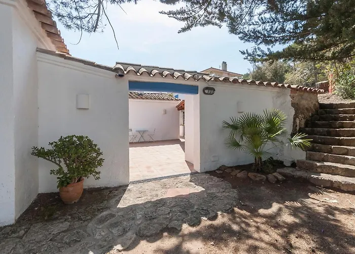 Lets Holidays Big House With Bbq And Dining Outside Сasa de vacaciones *