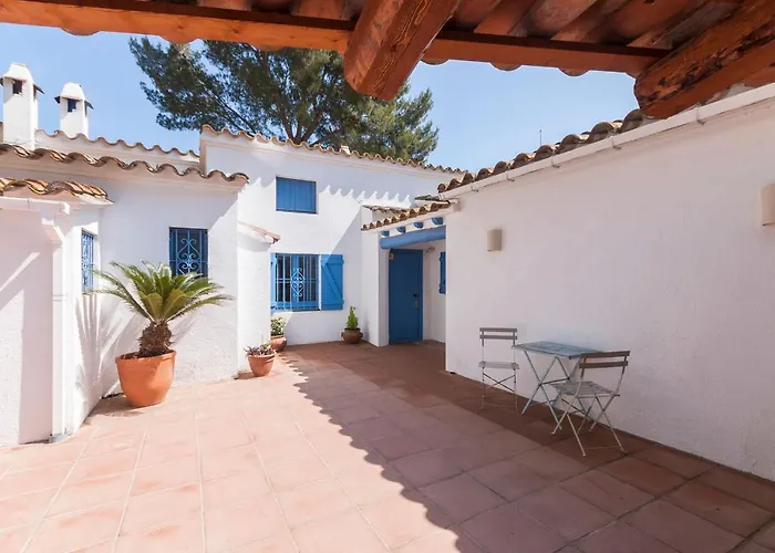 Lets Holidays Big House With Bbq And Dining Outside