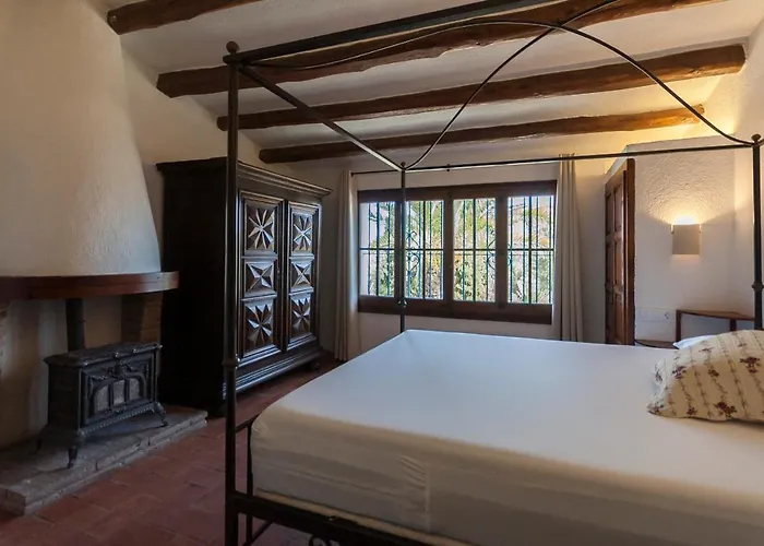 Lets Holidays Big House With Bbq And Dining Outside