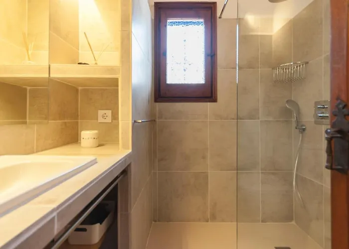 Lets Holidays Big House With Bbq And Dining Outside Сasa de vacaciones Tossa de Mar