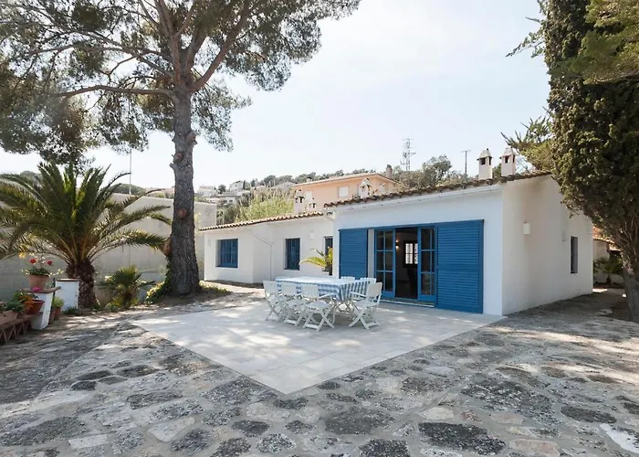 Lets Holidays Big House With Bbq And Dining Outside *