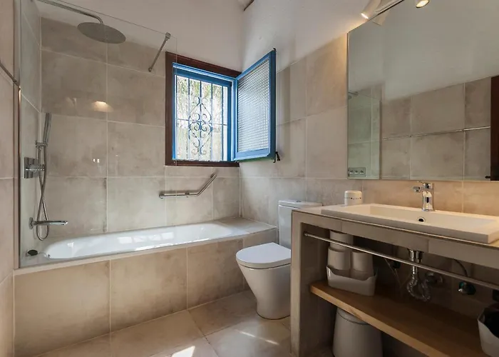 Lets Holidays Big House With Bbq And Dining Outside Tossa de Mar